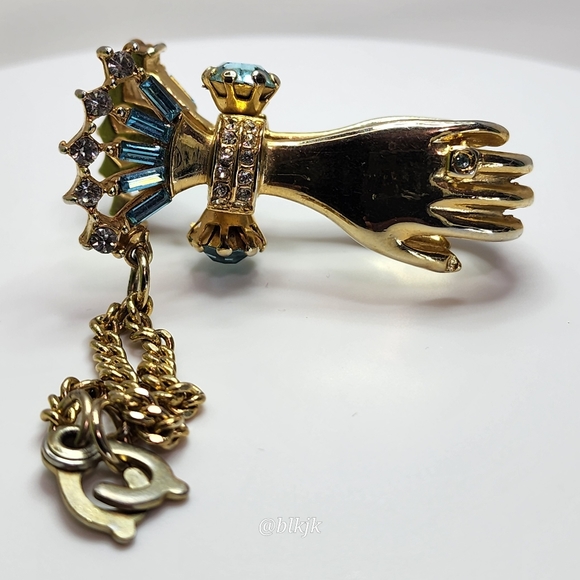 Vintage 1950 Bylle Co Clasped Hands Glove Holder Clip *Gold/Blue* EUC - Picture 8 of 17